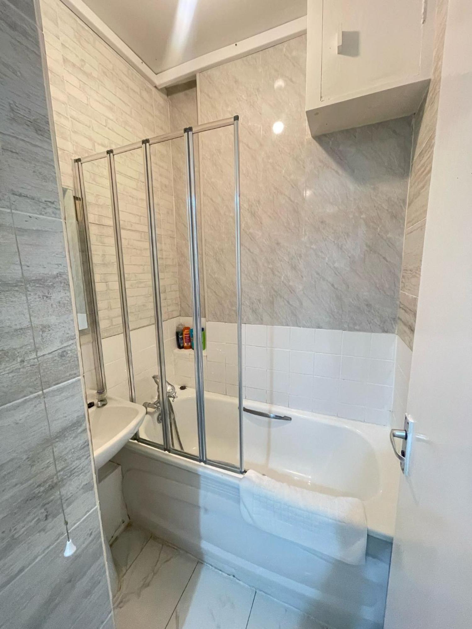 Lovely 2 Bed Flat 2 Floor Miles ロンドン エクステリア 写真