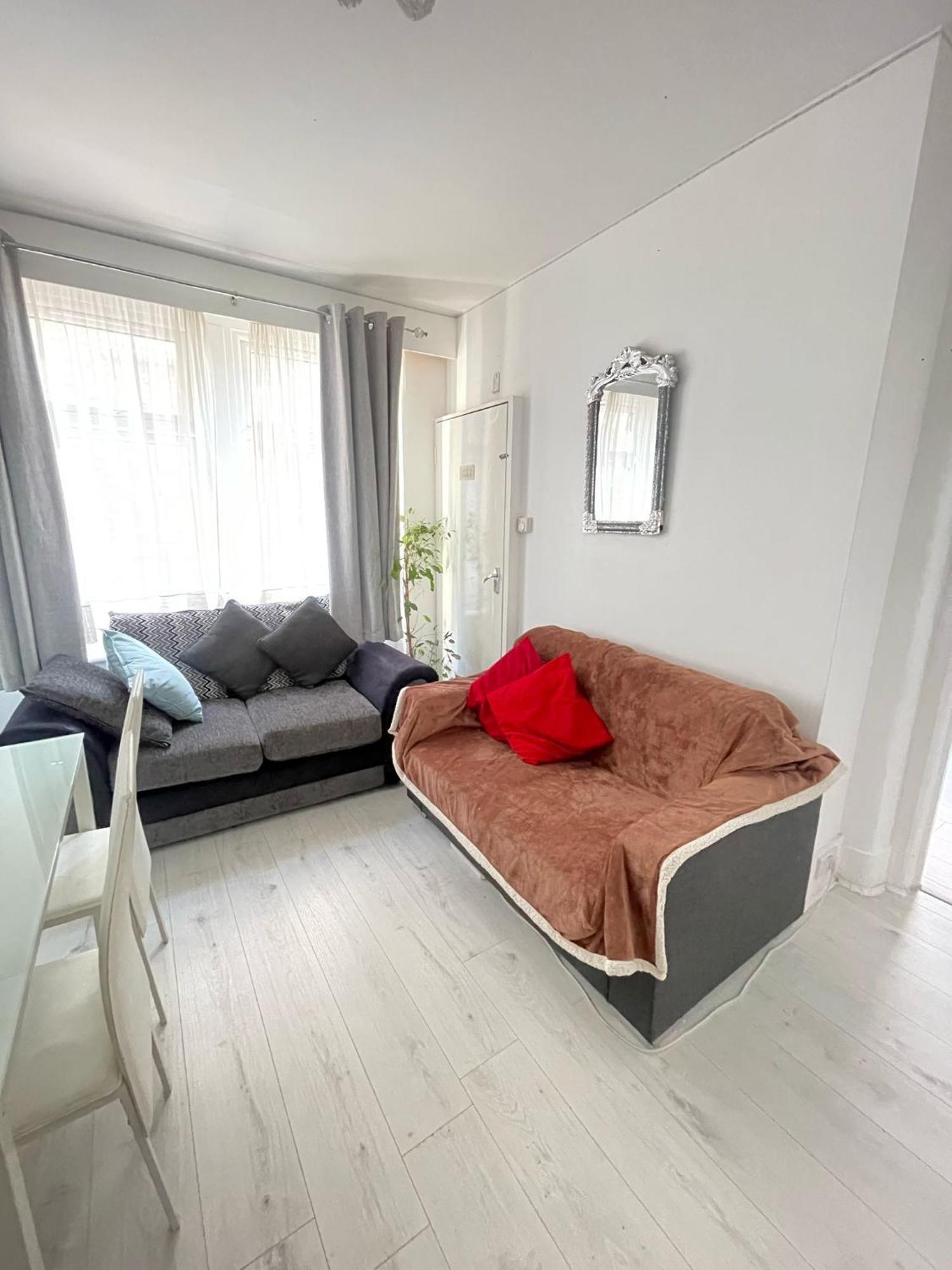Lovely 2 Bed Flat 2 Floor Miles ロンドン エクステリア 写真
