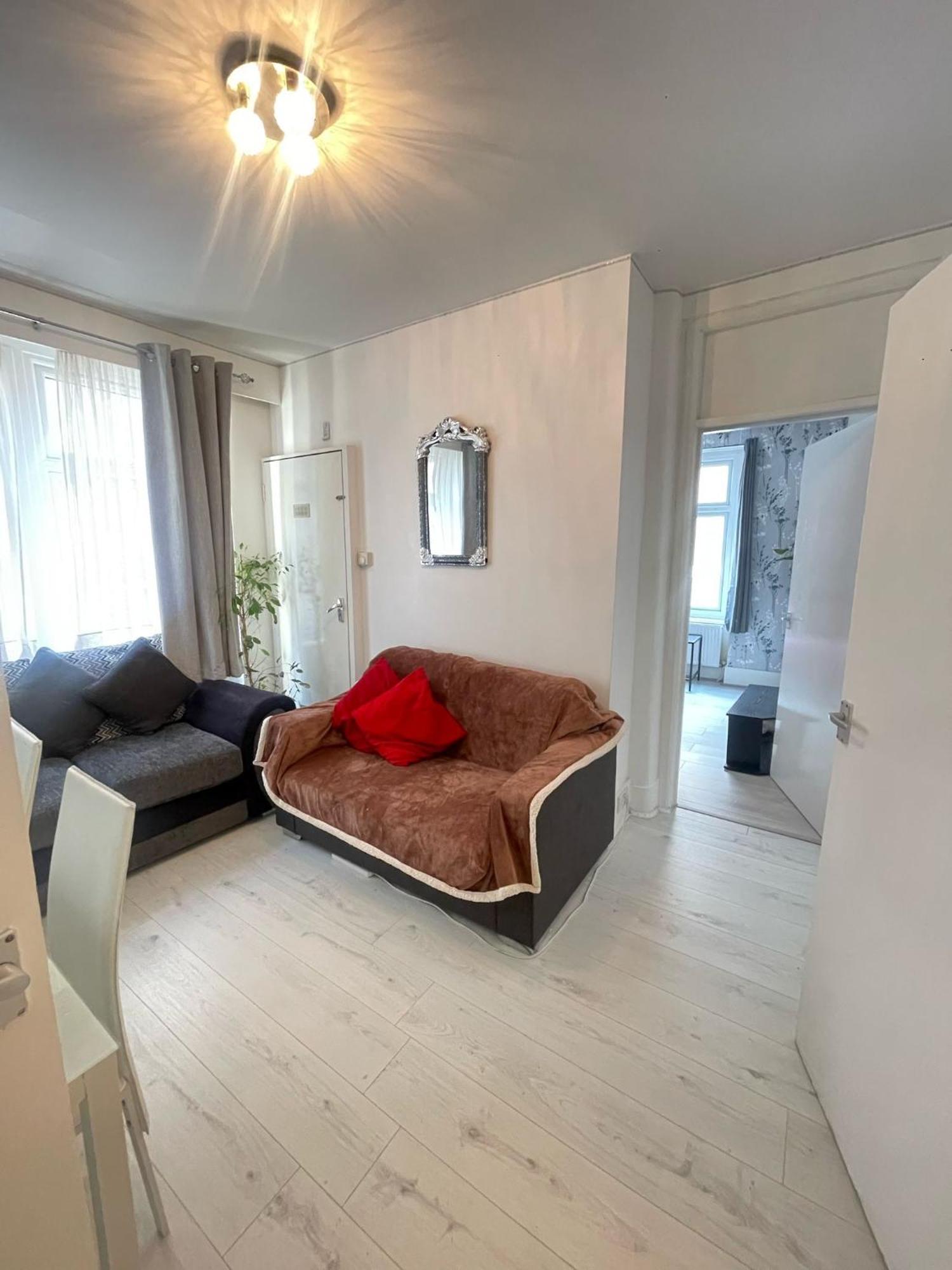 Lovely 2 Bed Flat 2 Floor Miles ロンドン エクステリア 写真